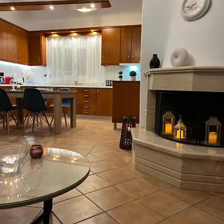 Cozy 2 Bedroom In Apartment