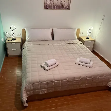 Apartment Olive Gem 2-bed Sleeps 4 With Fireplace