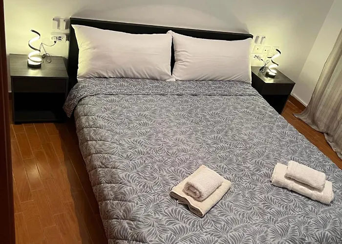 Olive Gem 2-bed Sleeps 4 With Fireplace